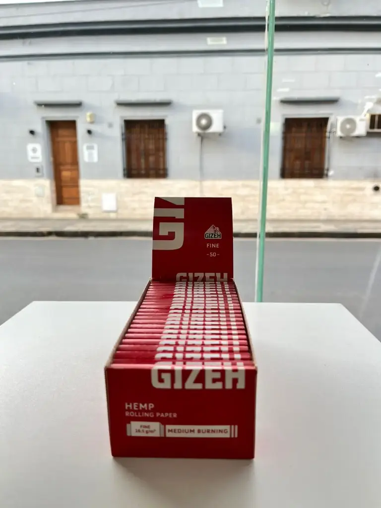 PAPEL GIZEH CORTO ROJO FINO 