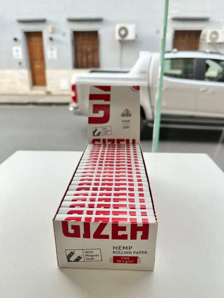 PAPEL GIZEH MAGNETICO CORTO ROJO 